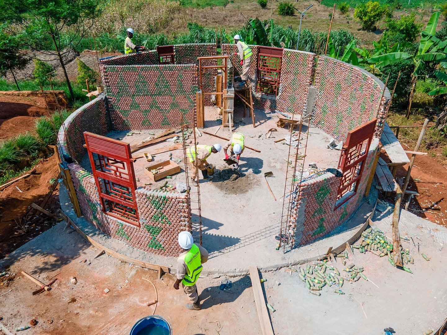 2026 Practical Guide: How to Construct Houses Using Plastic Waste